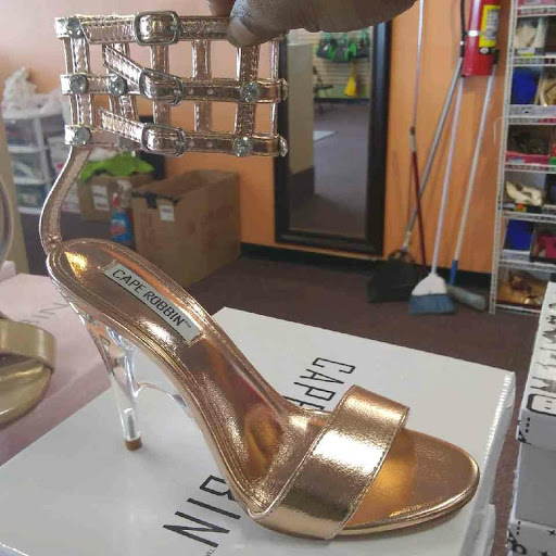 Shoe Store «SHOE! TIME 87», reviews and photos, 8533 S Cottage Grove Ave, Chicago, IL 60619, USA