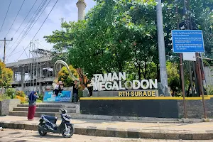 Taman Megalodon image