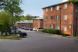 Wallingford Estates Apartments image