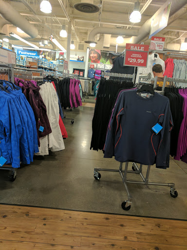 Sportswear Store «Columbia Sportswear Outlet Store», reviews and photos, 5885 Gulf Fwy #301, Texas City, TX 77591, USA