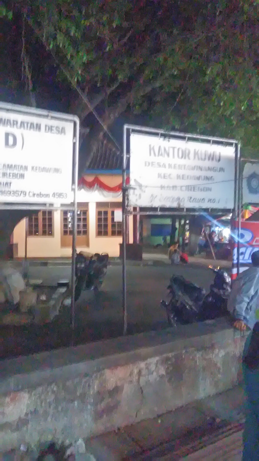 Kantor Kuwu Balai Desa Kertawinangun Kecamatan Kedawung Cirebon