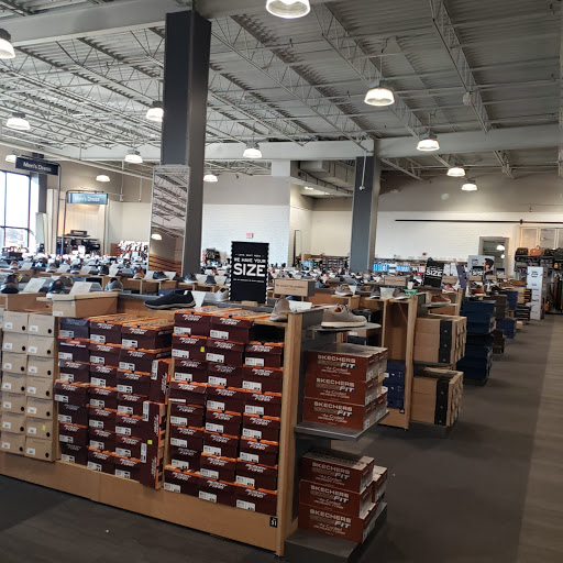 Shoe Store «DSW Designer Shoe Warehouse», reviews and photos, 357 Old Country Rd, Carle Place, NY 11514, USA