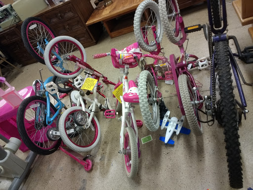 Thrift Store «Goodwill Store & Donation Center», reviews and photos, 1551 N Dryden Ave, Arlington Heights, IL 60004, USA