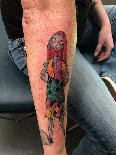 Tattoo Shop «Nine Lives Tattoo», reviews and photos, 61 N Holladay Dr, Seaside, OR 97138, USA