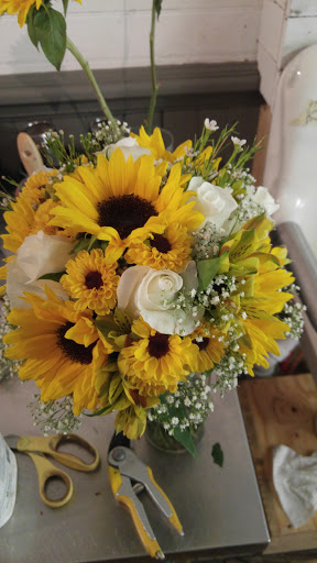 Florist «Platform 322», reviews and photos, 322 W Main St, Lexington, IL 61753, USA