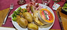 Raclette du Restaurant La Petite Ferme à Saint-Sorlin-d'Arves - n°4