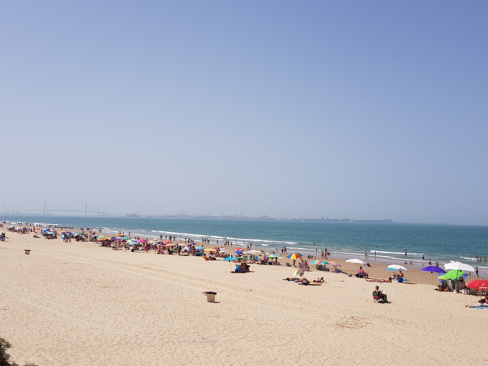 Foto von Playa de las Redes mit grünes wasser Oberfläche