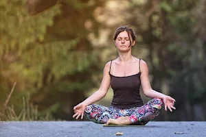 Relax Yoga cu Iuli Darie | Yoga și Meditație Începători ~ Yoga Kids ~ Yoga Prenatal ‍~ Office Yoga image