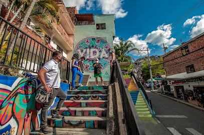 Graffitour Comuna13. Medellín