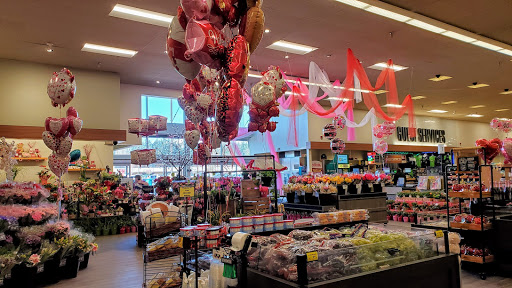 Grocery Store «Safeway», reviews and photos, 2890 NW Bucklin Hill Rd, Silverdale, WA 98383, USA