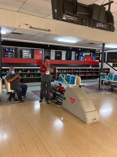 Bowling Alley «Pickwick Bowl», reviews and photos, 921 W Riverside Dr, Burbank, CA 91506, USA
