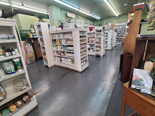 Grocery Store «Bear Foods Natural Market», reviews and photos, 125 E Woodin Ave, Chelan, WA 98816, USA