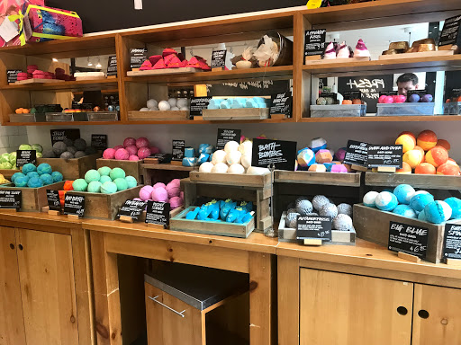 Cosmetics Store «Lush», reviews and photos, 10 Rosedale Shopping Center, Roseville, MN 55113, USA