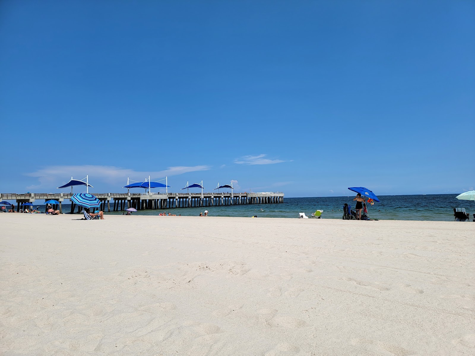 Foto de Pompano beach con guijarro fino claro superficie
