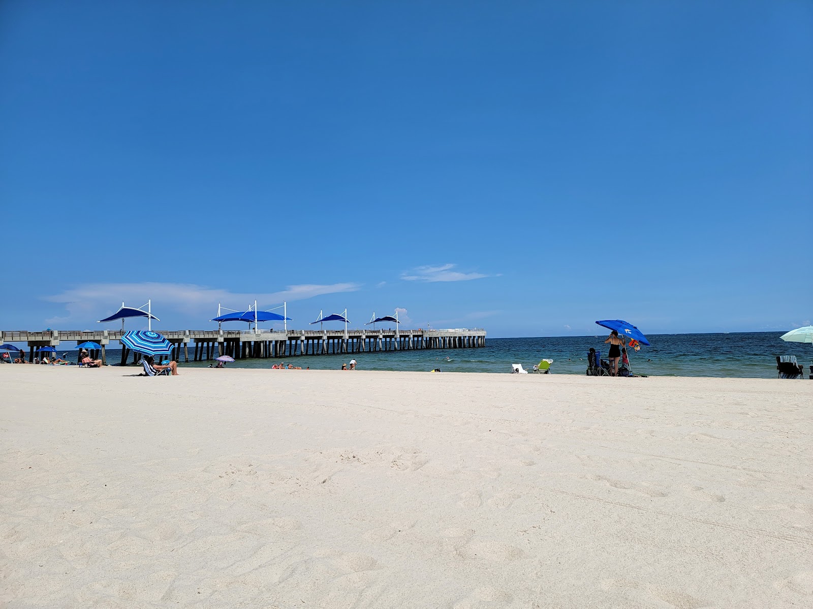 Foto av Pompano beach med små beige småsten yta