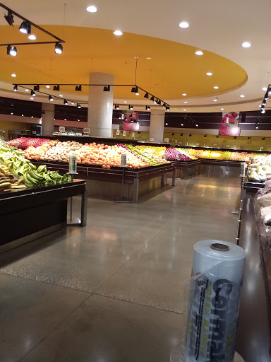 Supermarket «Cermak Fresh Produce», reviews and photos, 4000 W Diversey Ave, Chicago, IL 60639, USA