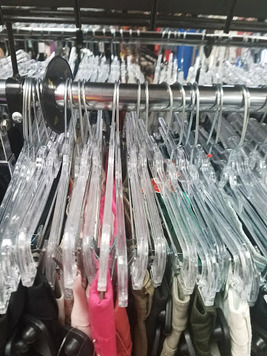 Used Clothing Store «Clothes Mentor», reviews and photos, 564 Howe Ave, Cuyahoga Falls, OH 44221, USA