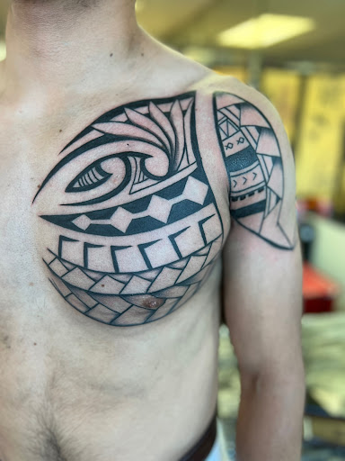 Tattoo Shop «studio 316 Tattoo & Body Piercing», reviews and photos, 84-22 Roosevelt Ave, Jackson Heights, NY 11372, USA