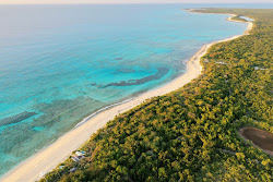 Foto de Malcolm's Road beach - lugar popular entre os apreciadores de relaxamento