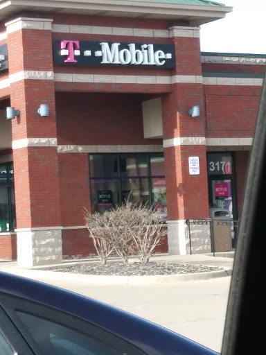 Cell Phone Store «T-Mobile», reviews and photos, 3171 Fort St, Wyandotte, MI 48192, USA
