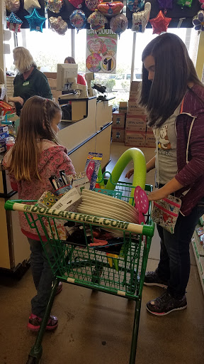 Dollar Store «Dollar Tree», reviews and photos, 5987 Hoover Rd, Grove City, OH 43123, USA