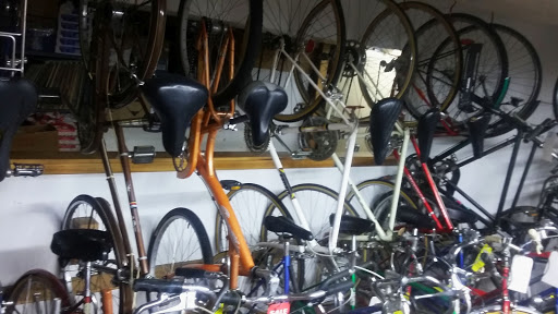Bicycle Store «Roberts Cycle Shop Chicago», reviews and photos, 7054 N Clark St, Chicago, IL 60626, USA
