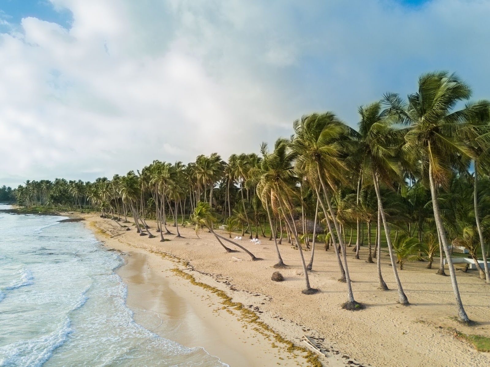 Foto de Playa Miguelito com areia fina e brilhante superfície