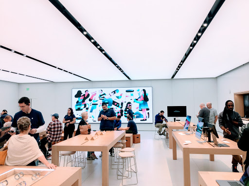 Computer Store «Apple Northbrook», reviews and photos, 1310 Northbrook Ct, Northbrook, IL 60062, USA