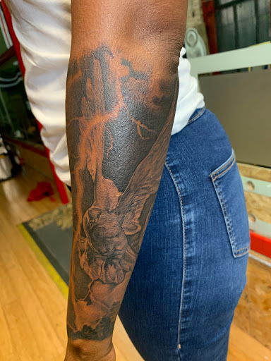 Tattoo Shop «9 Mag Tattoo», reviews and photos, 2150 S Canalport Ave, Chicago, IL 60608, USA