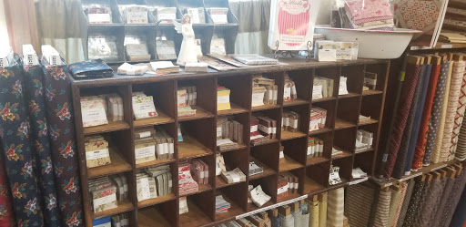 Quilt Shop «The Little Red Hen», reviews and photos, 612 Hope Ave, Muscatine, IA 52761, USA