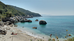 Foto di Agios Sostis beach con molto pulita livello di pulizia