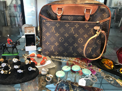 Consignment Shop «Reflections Resale Boutique», reviews and photos, 1505 N Leroy St, Fenton, MI 48430, USA