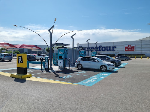 Borne de recharge de véhicules électriques Allego Station de recharge Coquelles