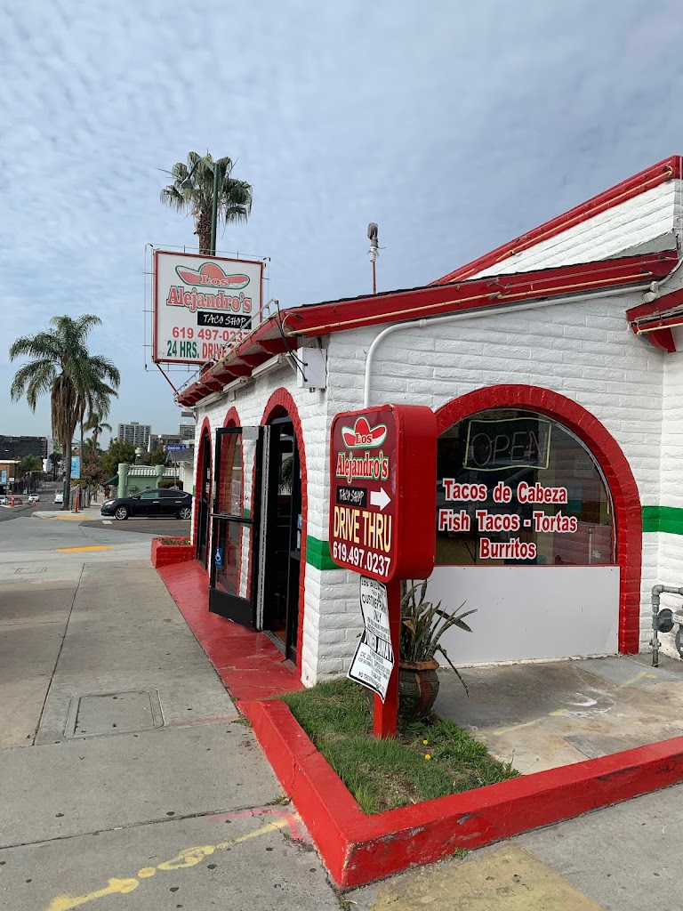 Los Alejandros 92104