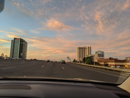 Shopping Mall «Powell Street Plaza Shopping Center», reviews and photos, 5795 Christie Ave, Emeryville, CA 94608, USA