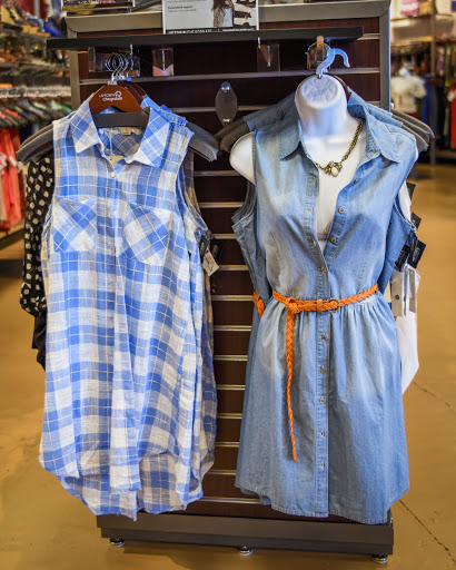 Clothing Store «Uptown Cheapskate», reviews and photos, 500 E Round Grove Rd #131, Lewisville, TX 75067, USA