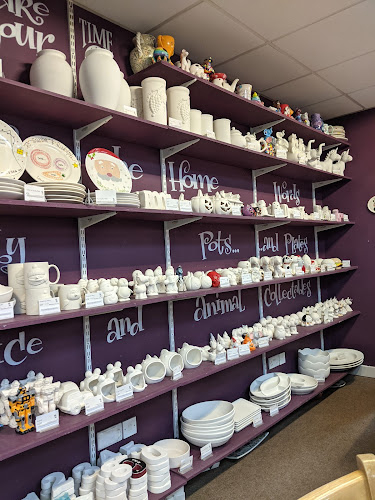 Mad Hatters Pottery Painting Cafe - Coffee shop