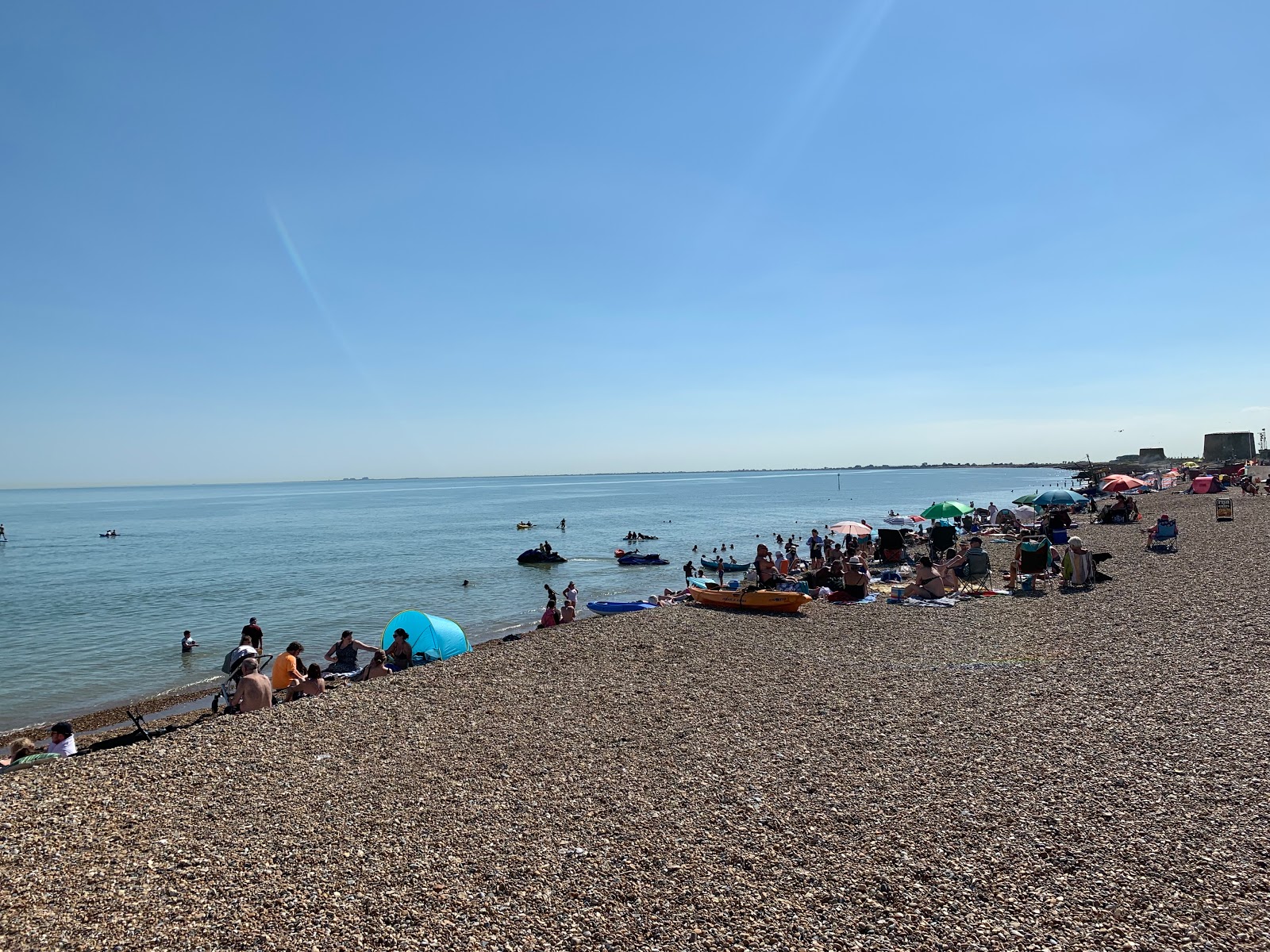 Photo of Hythe beach and the settlement