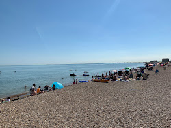 Foto von Hythe Strand - beliebter Ort unter Entspannungskennern