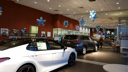 Car Dealer «West Herr Toyota of Williamsville», reviews and photos, 8129 Main St, Williamsville, NY 14221, USA
