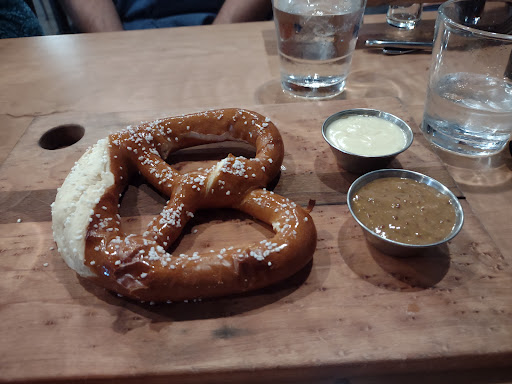 Outlet Mall «Essex Outlets & Cinemas», reviews and photos, 21 Essex Way, Essex Junction, VT 05452, USA