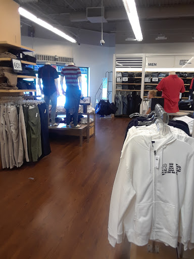 Clothing Store «Gap Outlet», reviews and photos, 100 Premium Outlets Blvd #100, Hagerstown, MD 21740, USA