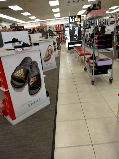 Shoe Store «Famous Footwear», reviews and photos, 211 NE Englewood Rd, Kansas City, MO 64118, USA