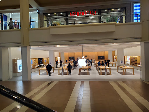 Shopping Mall «Bay Plaza Shopping Center», reviews and photos, 2100 Bartow Ave, Bronx, NY 10475, USA