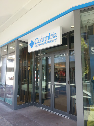 Sportswear Store «Columbia Sportswear at Oakbrook Center», reviews and photos, 460 Oakbrook Center, Oak Brook, IL 60523, USA