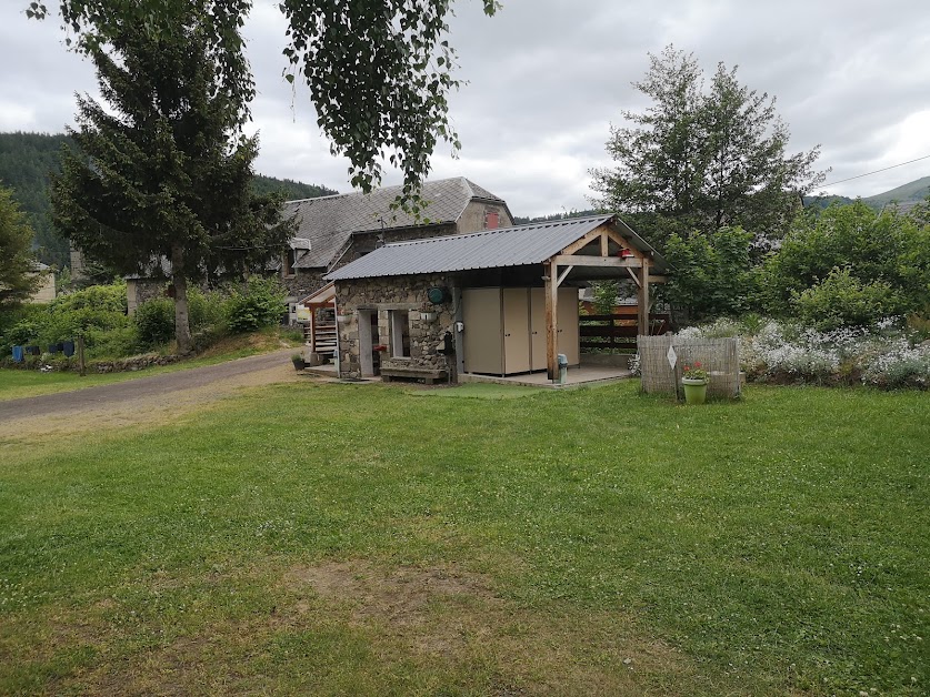 Aire naturelle de camping de la Plantade à Chambon-sur-Lac (Puy-de-Dôme 63)