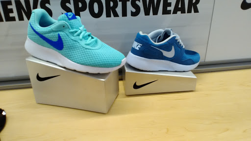 Shoe Store «Shoe Carnival», reviews and photos, 955 Ann St, Montgomery, AL 36107, USA