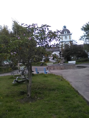 Opiniones de Parque central parroquia Poaló en Latacunga - Iglesia