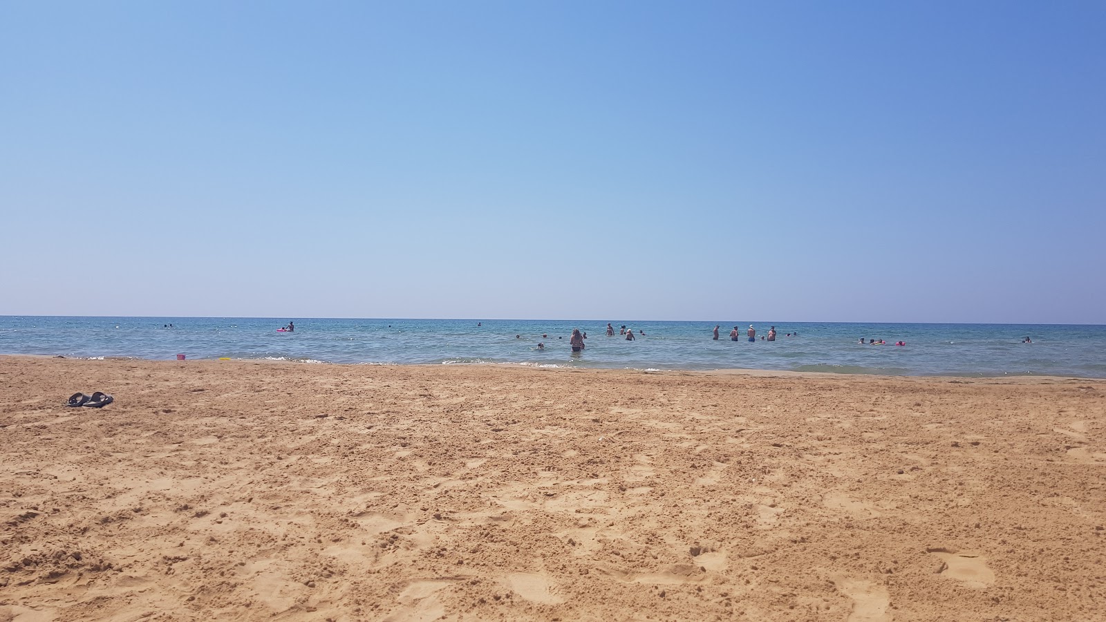 Foto de St. Maria del Focallo Beach con costa recta y larga