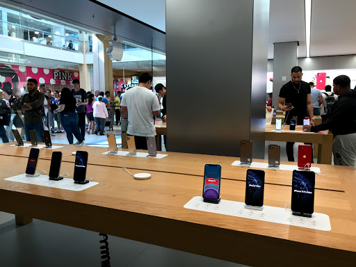 Computer Store «Apple Queens Center», reviews and photos, 90-15 Queens Blvd, Elmhurst, NY 11373, USA